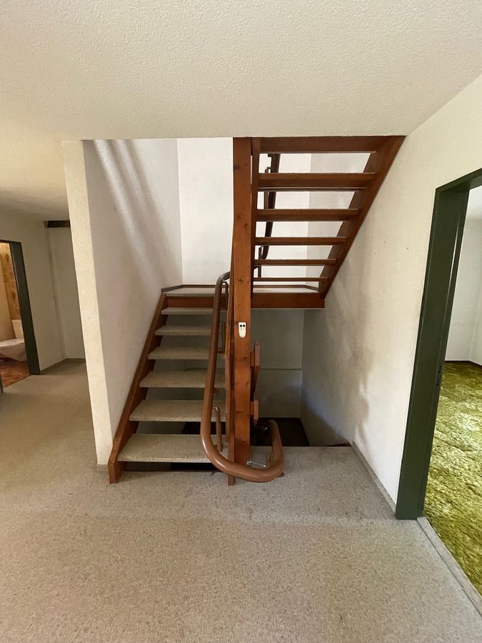 Korridor mit Treppe, Birkenweg 5 Brugg