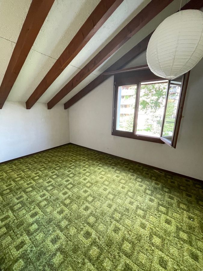 Zimmer mit Dachbalken, Birkenweg 5 Brugg